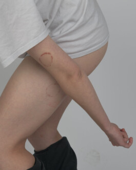 A photograph from the artwork some lives on earth by Dennis Haustein. 